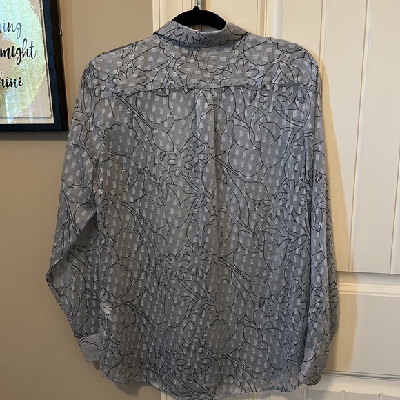 Beautiful Contrast Blouse - Picture 5 of 5